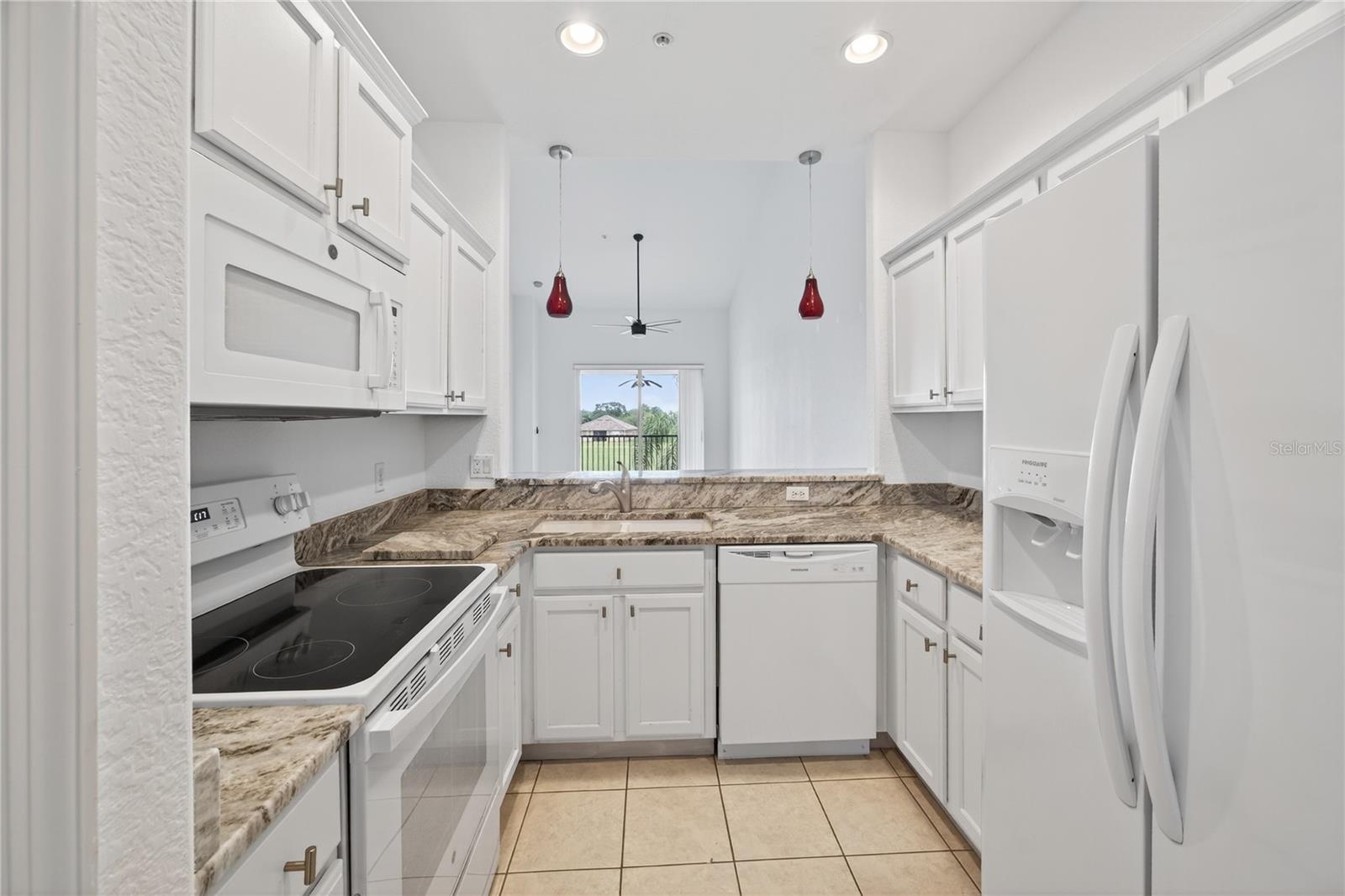 Image 5 of 23 For 819 Fairwaycove Lane 203