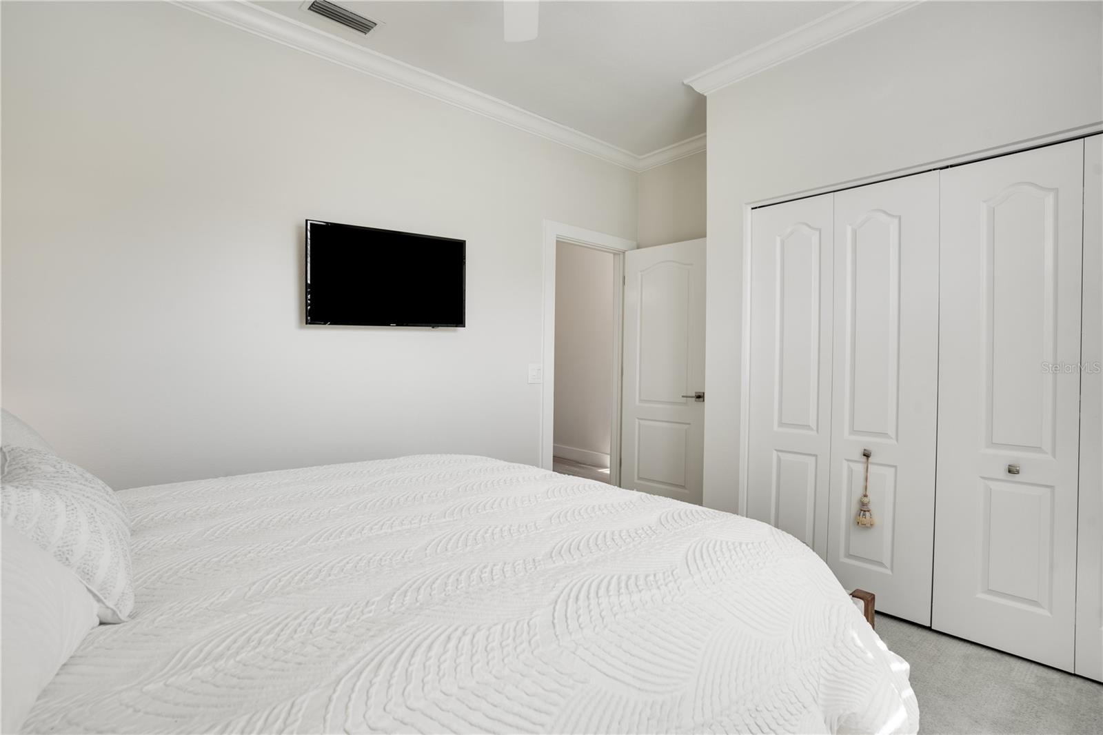 Image 29 of 52 For 4039 Westbourne Circle