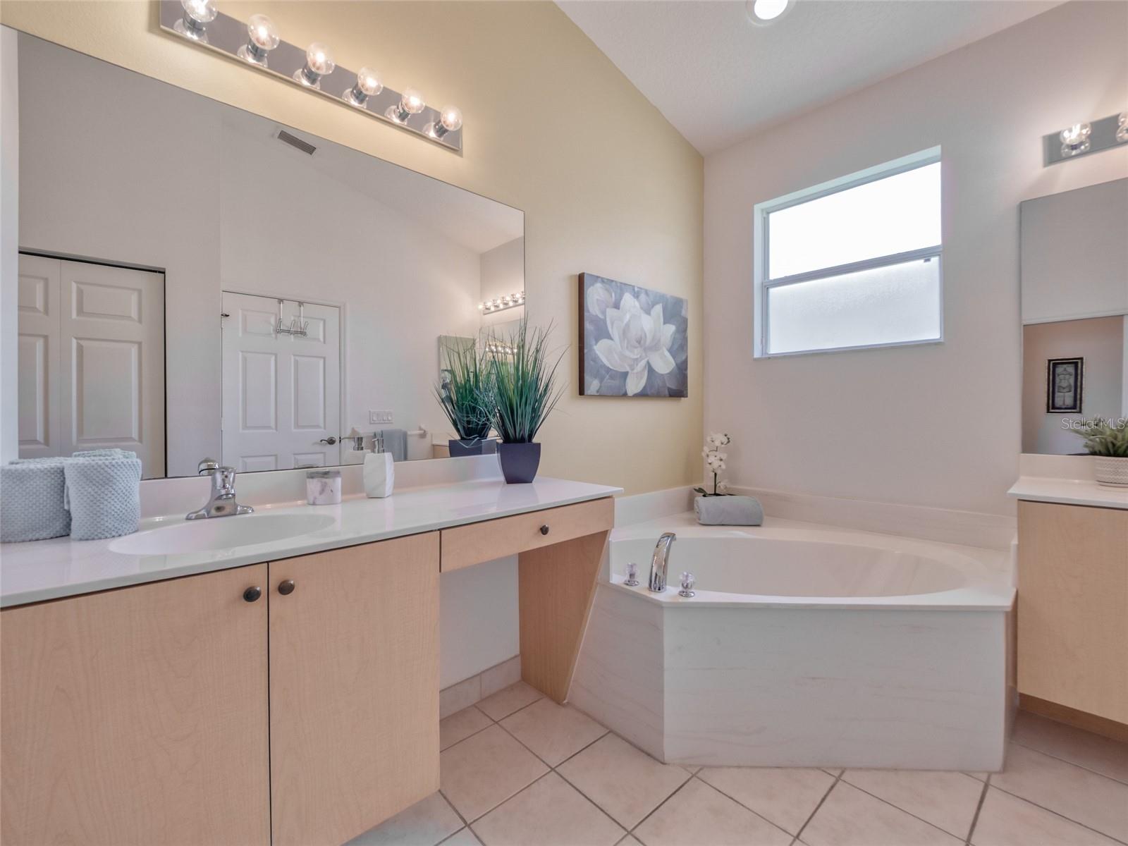 Image 33 of 70 For 4311 65th Terrace E