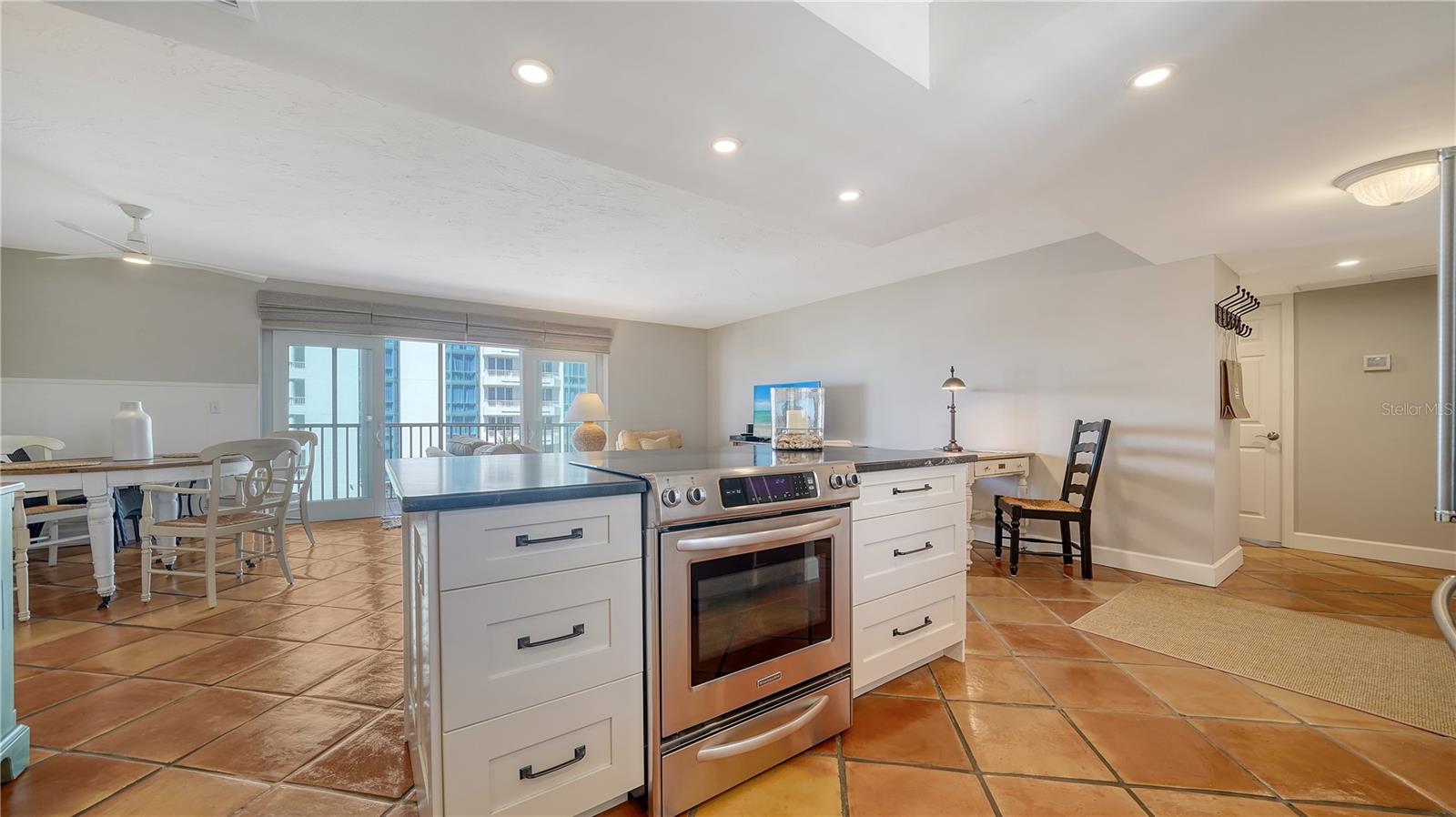 Image 8 of 54 For 800 Benjamin Franklin Drive 406