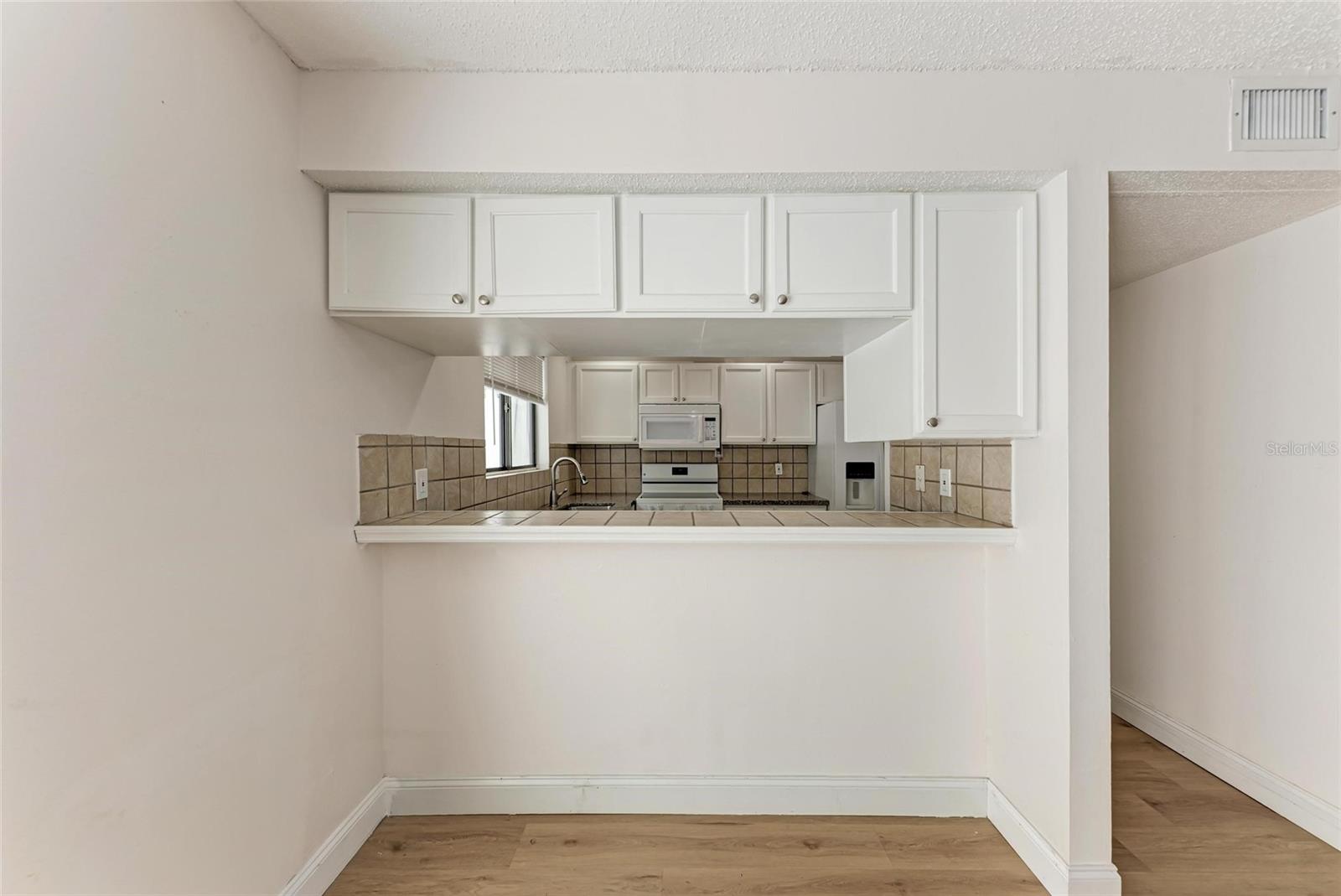 Image 11 of 49 For 4001 Beneva Road 335