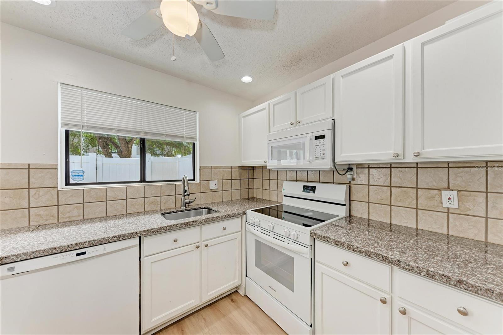 Image 14 of 49 For 4001 Beneva Road 335
