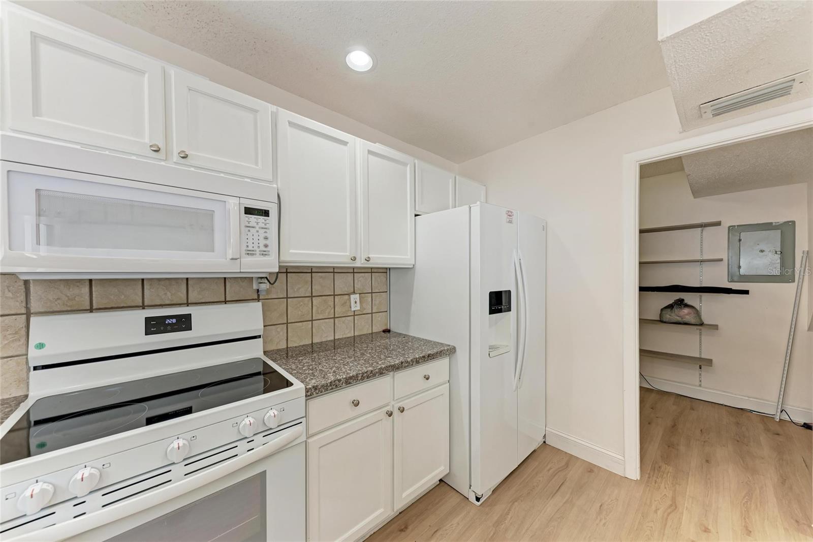 Image 15 of 49 For 4001 Beneva Road 335