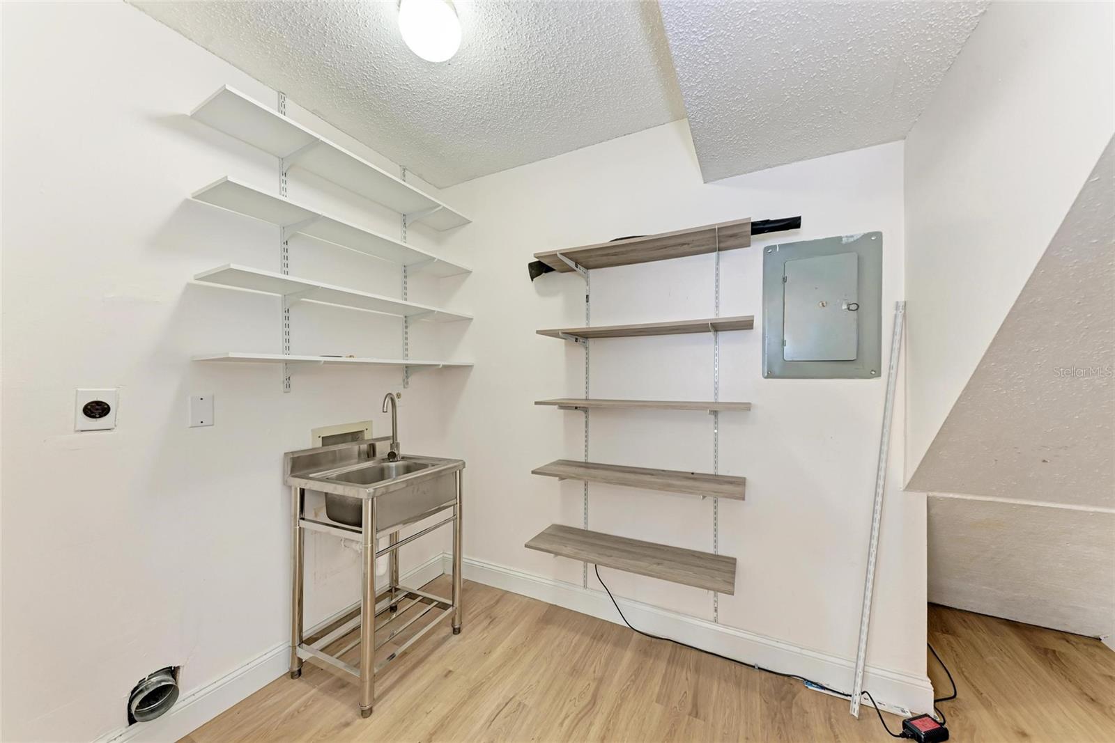 Image 16 of 49 For 4001 Beneva Road 335