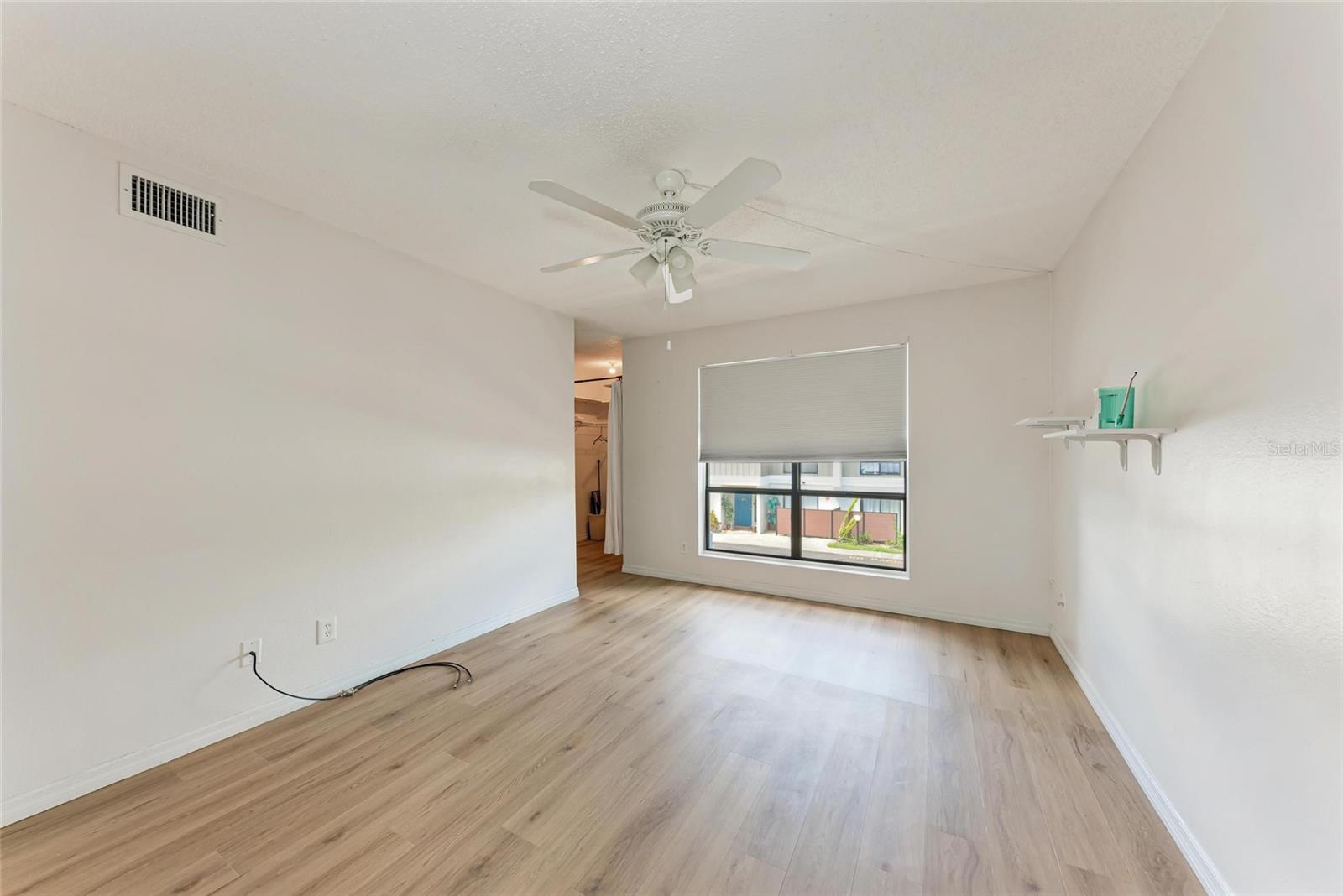 Image 22 of 49 For 4001 Beneva Road 335