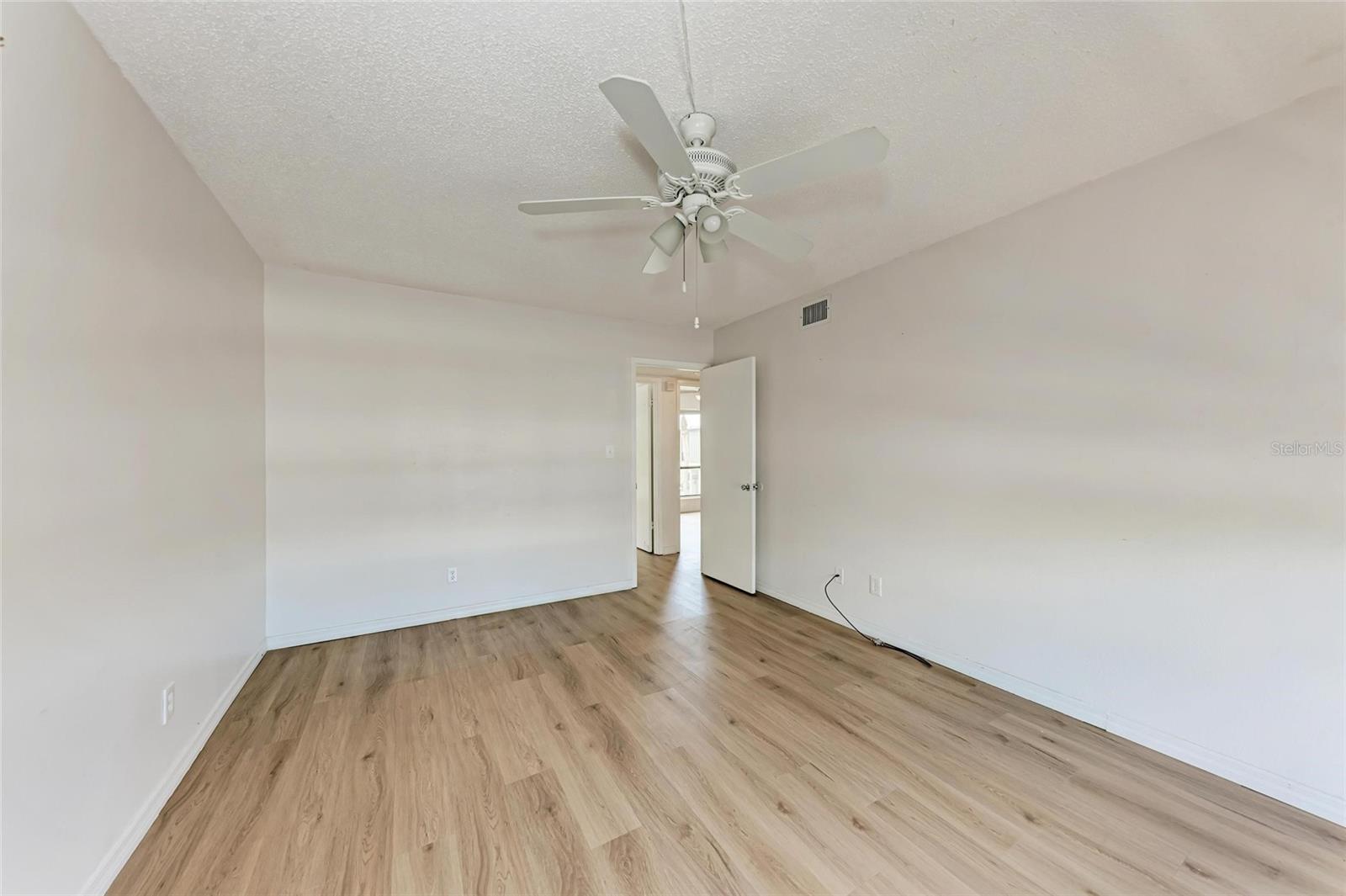 Image 23 of 49 For 4001 Beneva Road 335