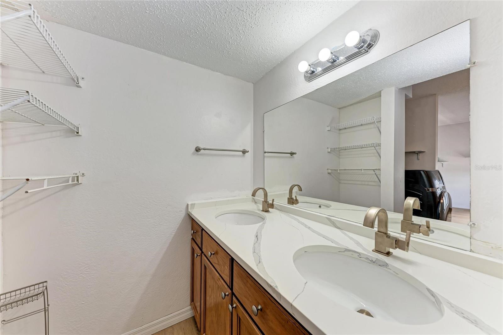 Image 26 of 49 For 4001 Beneva Road 335