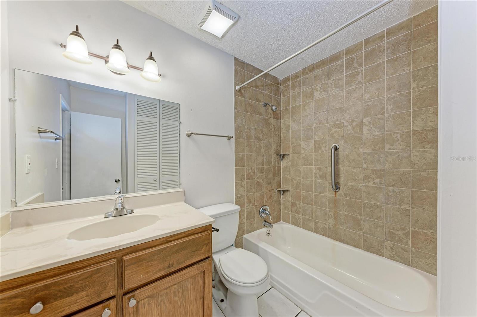 Image 35 of 49 For 4001 Beneva Road 335