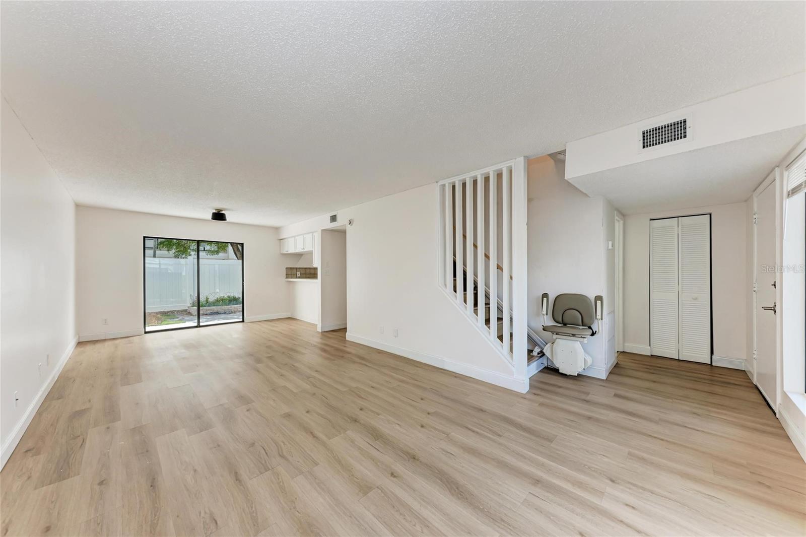 Image 8 of 49 For 4001 Beneva Road 335