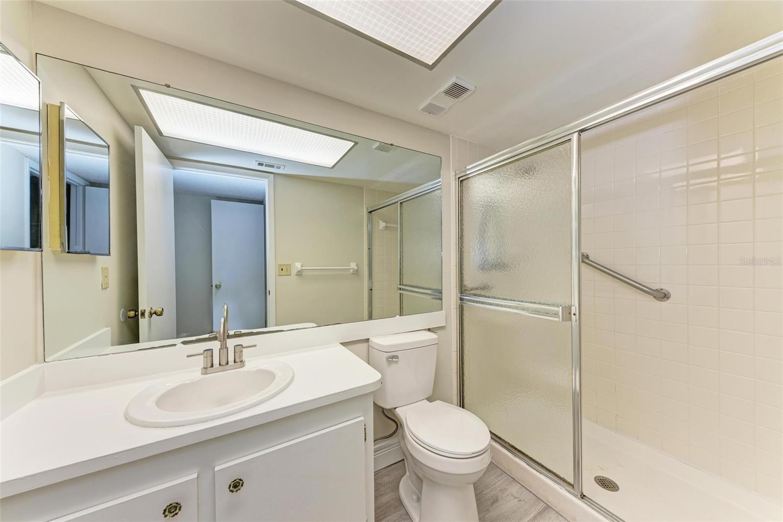 Image 22 of 52 For 425 30th Avenue W C203