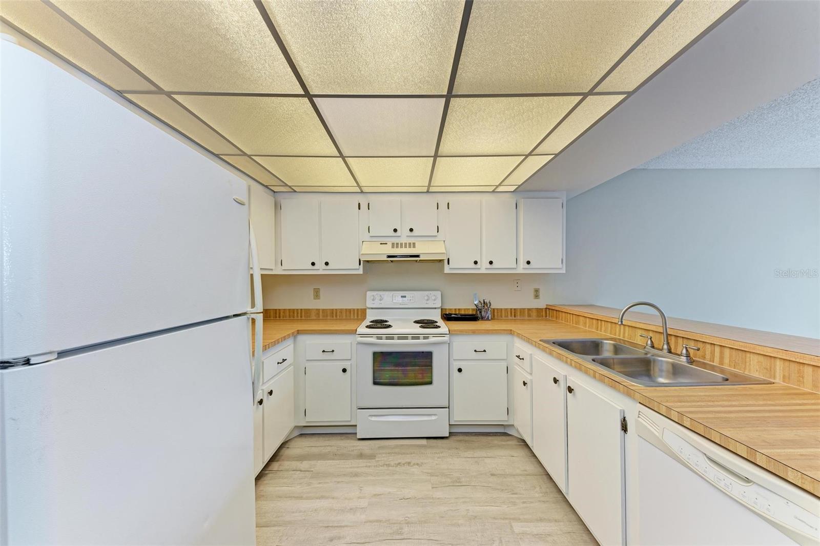 Image 3 of 52 For 425 30th Avenue W C203