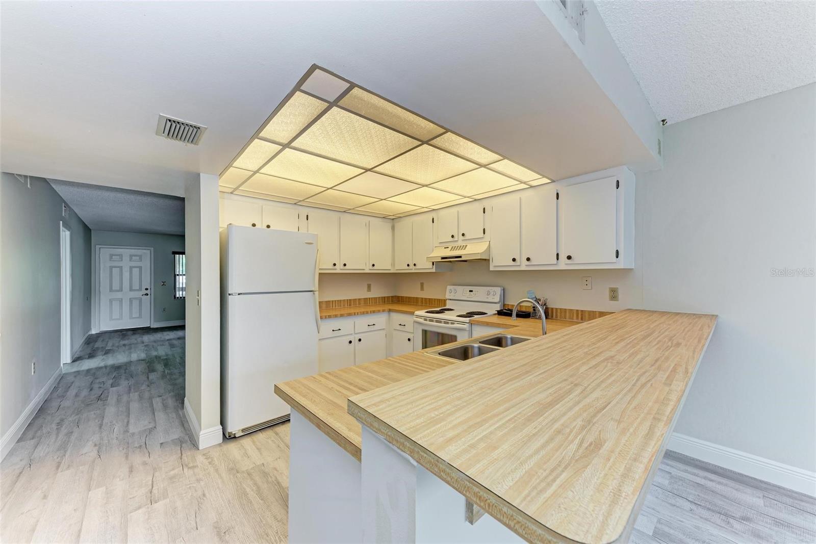 Image 7 of 52 For 425 30th Avenue W C203