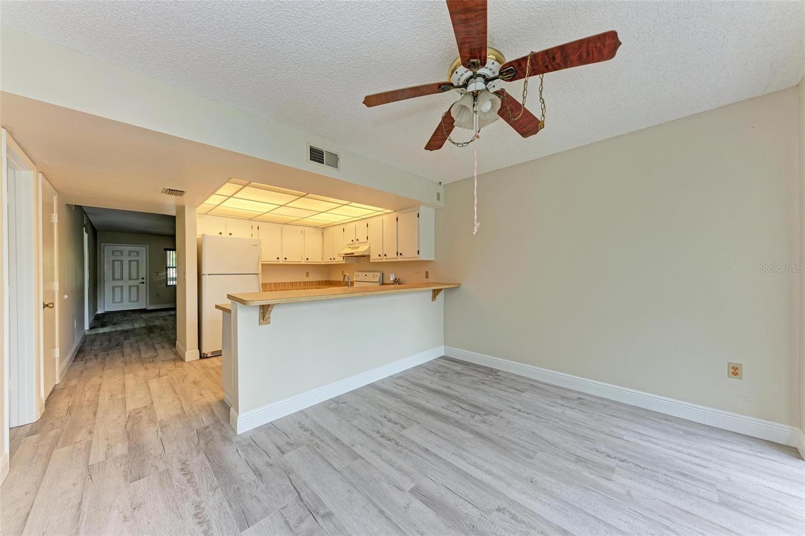 Image 8 of 52 For 425 30th Avenue W C203