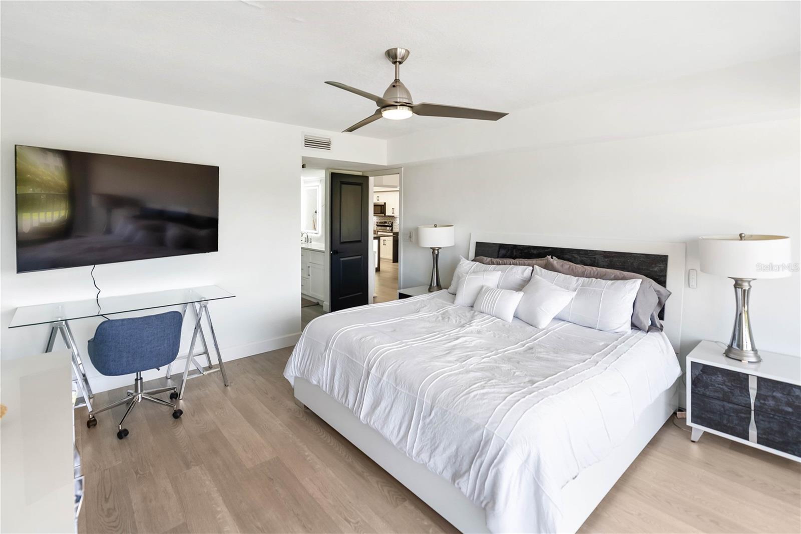 Image 20 of 62 For 204 3rd Street W 201
