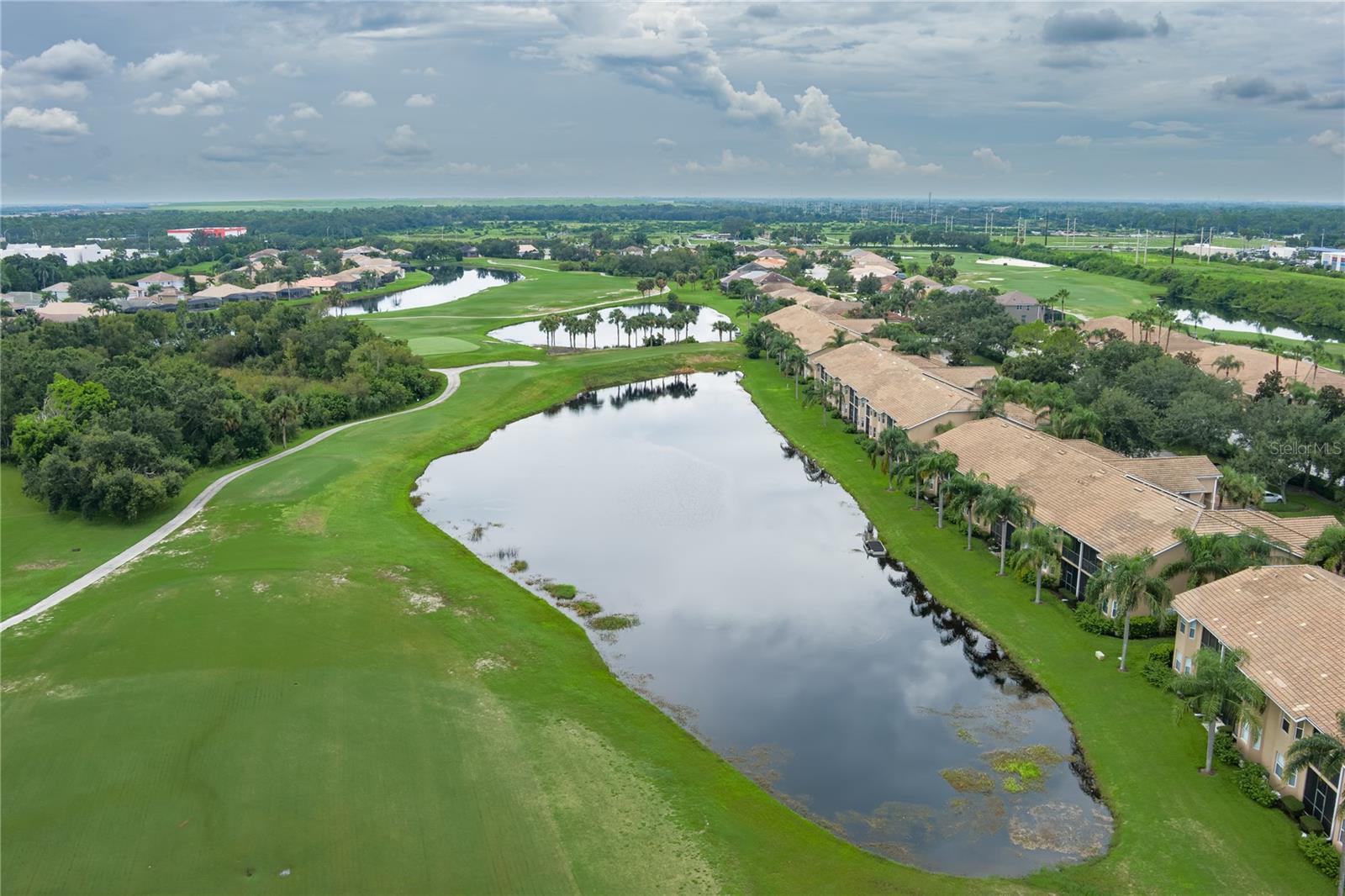 Image 23 of 37 For 803 Fairwaycove Lane 206