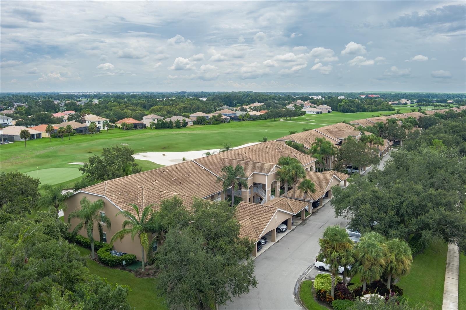 Image 24 of 37 For 803 Fairwaycove Lane 206