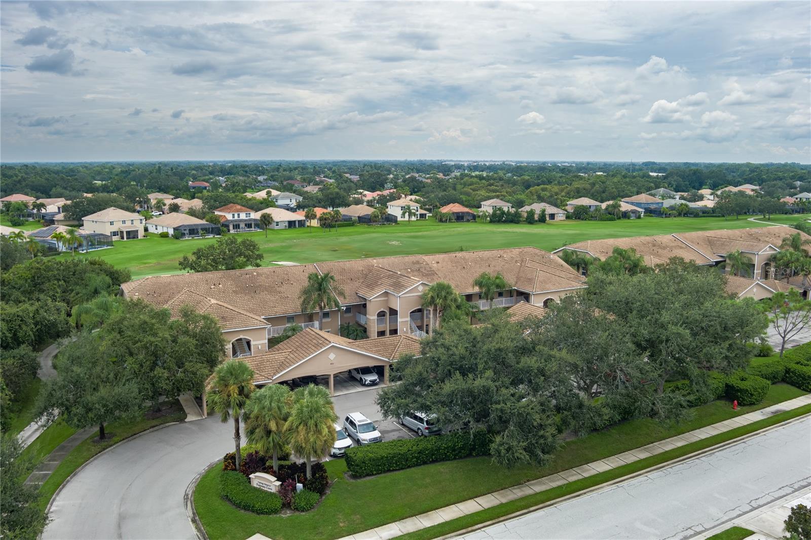 Image 25 of 37 For 803 Fairwaycove Lane 206