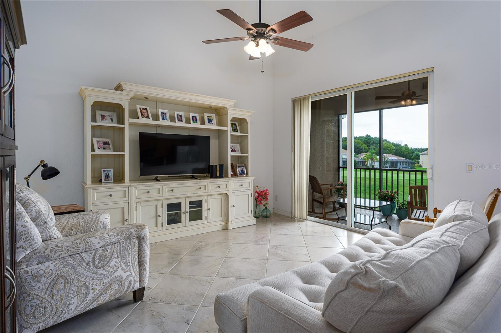 Image 4 of 37 For 803 Fairwaycove Lane 206