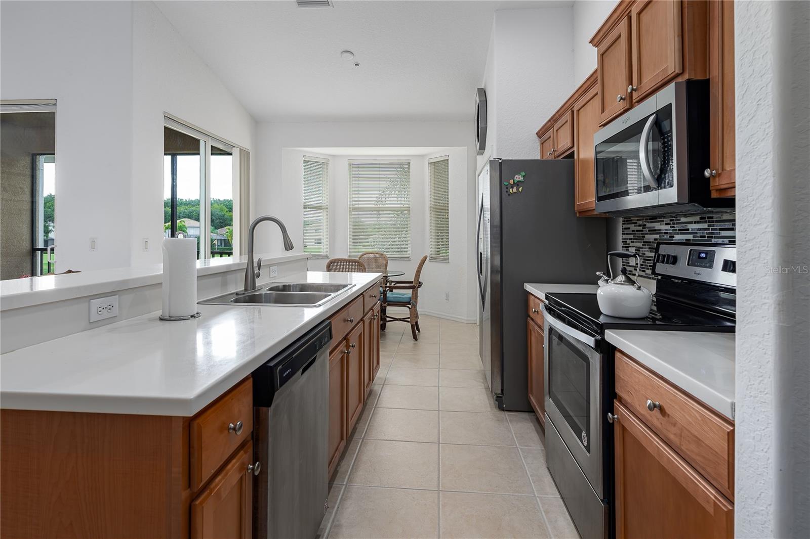 Image 9 of 37 For 803 Fairwaycove Lane 206