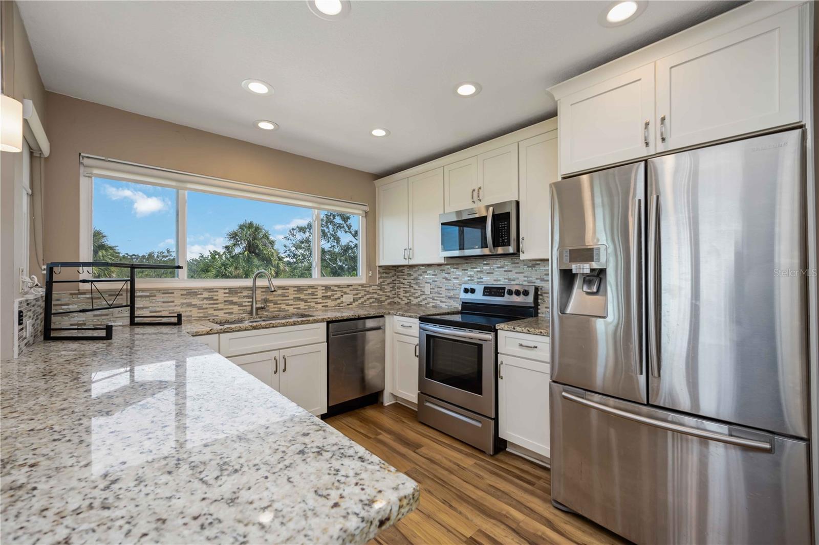 Image 17 of 53 For 1470 Bayshore Drive