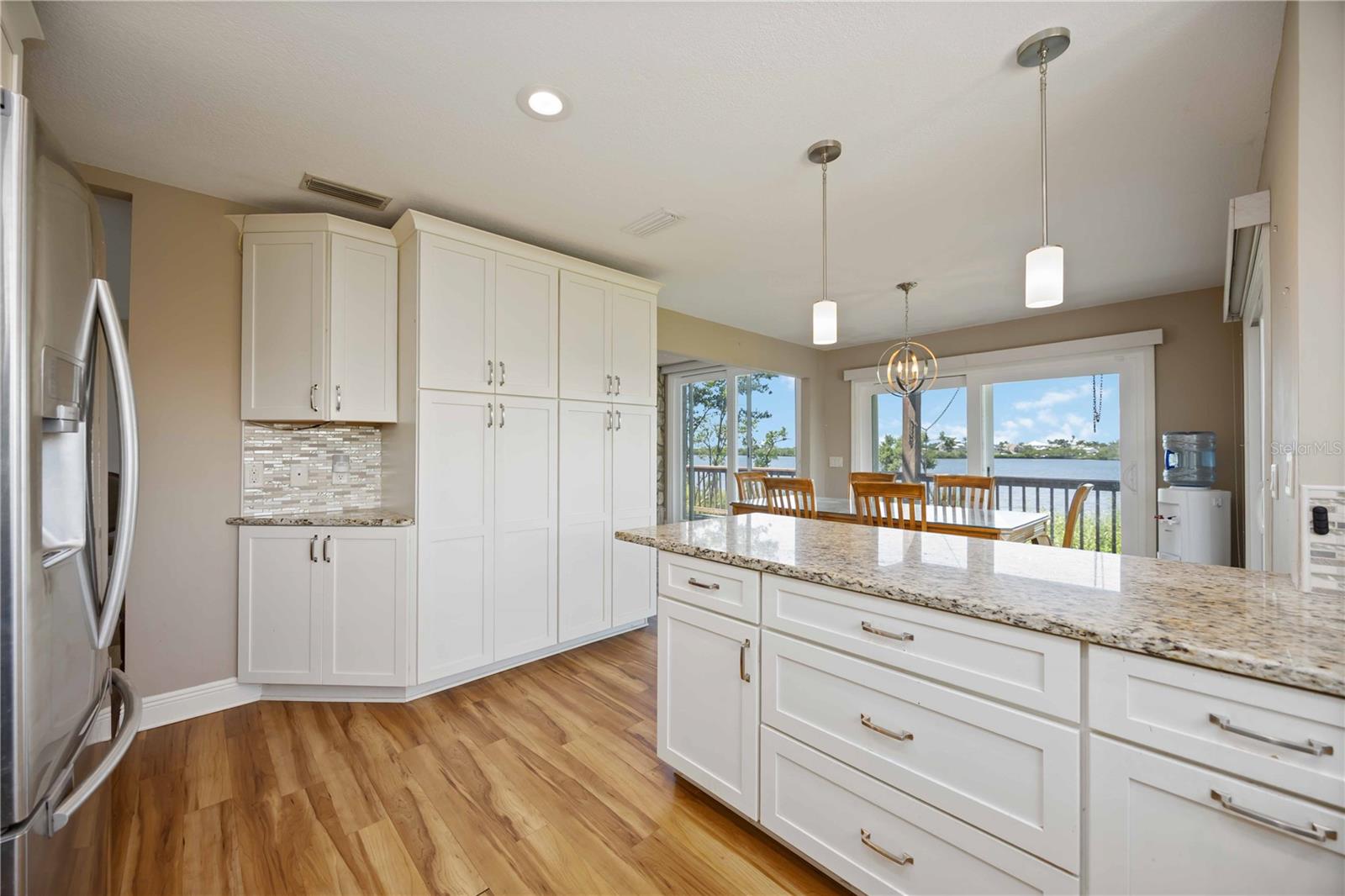 Image 20 of 53 For 1470 Bayshore Drive