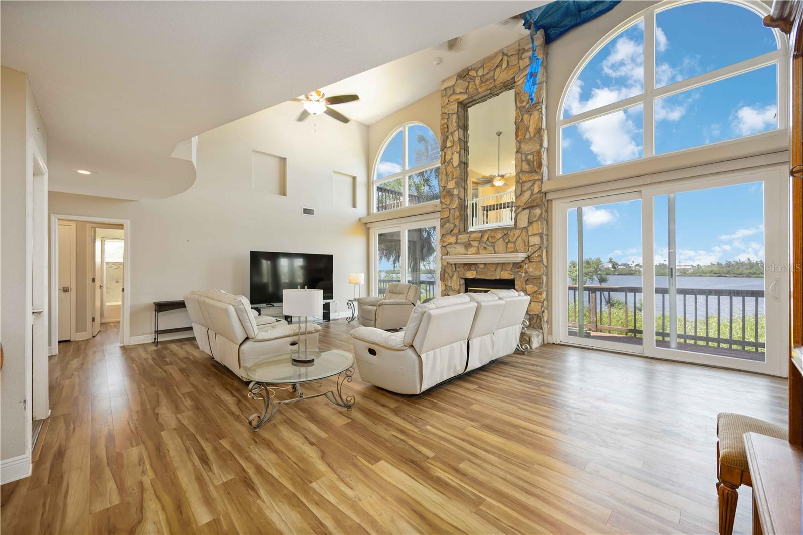 Image 8 of 53 For 1470 Bayshore Drive
