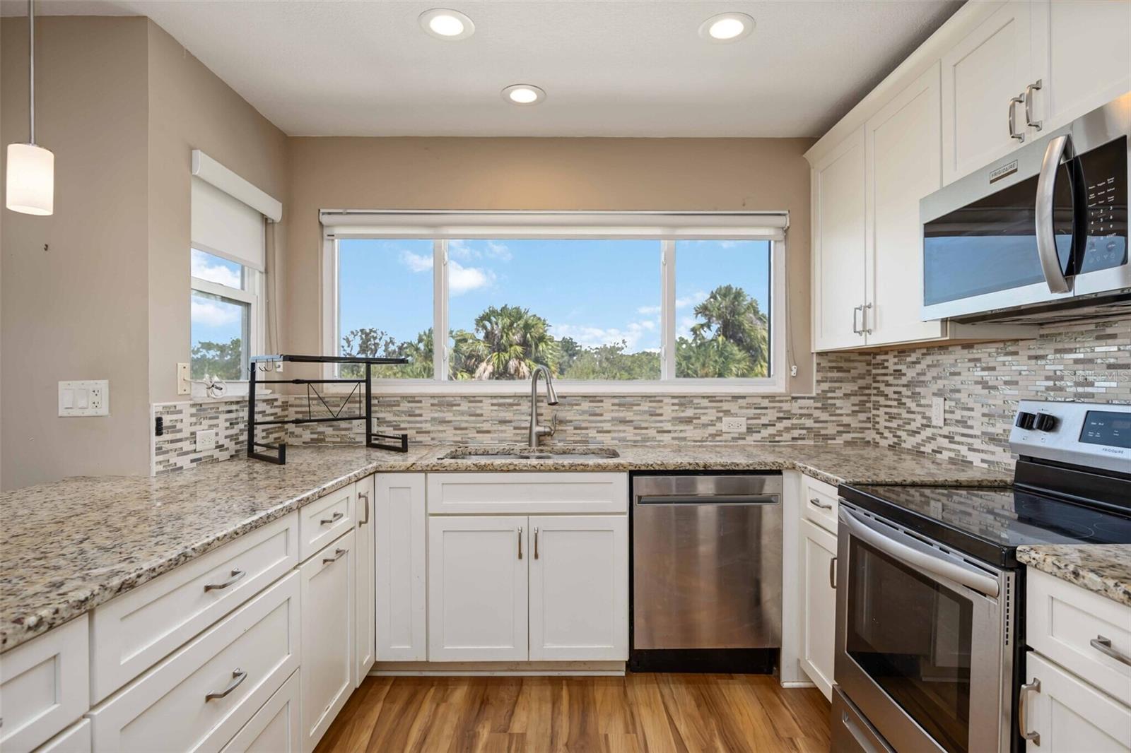 Image 12 of 21 For 1460 Bayshore Drive