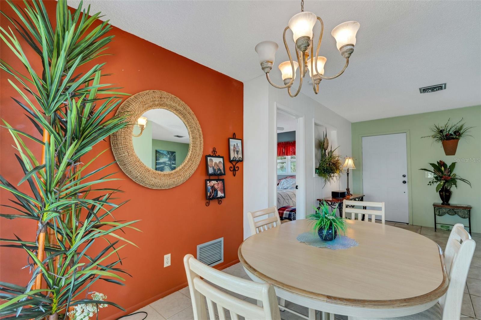 Image 11 of 35 For 1255 Lincoln Drive