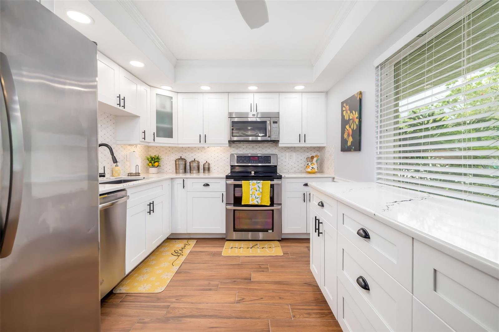 Image 11 of 51 For 6939 Country Club Drive N 161