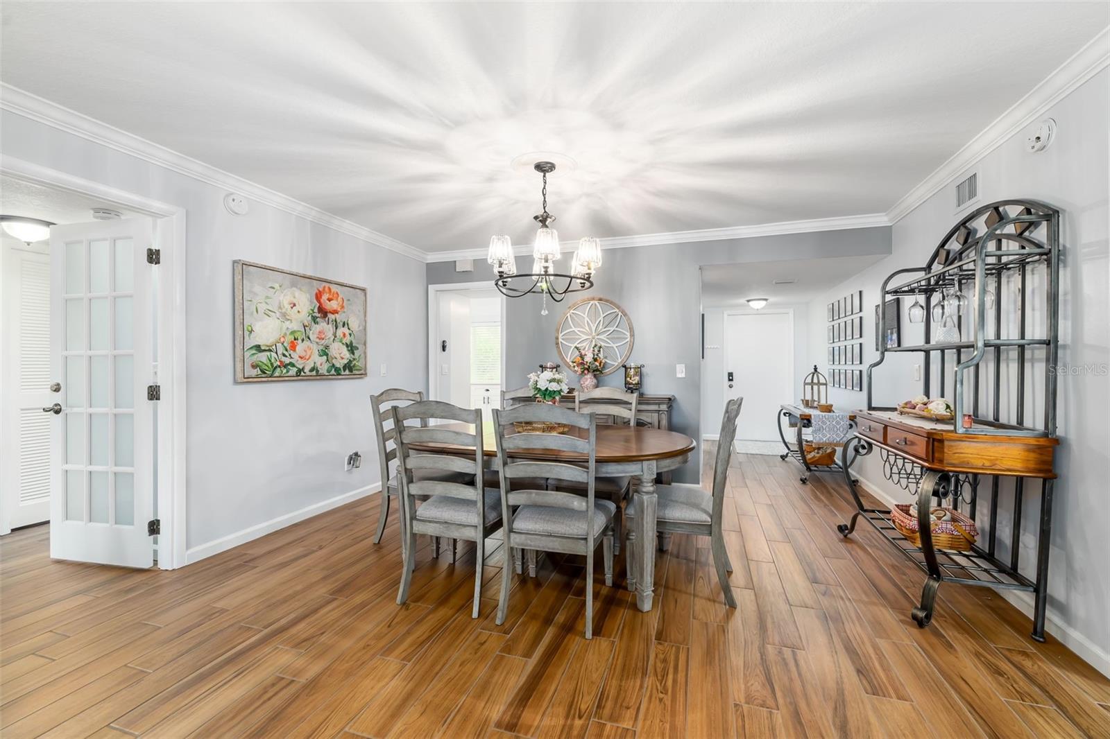 Image 17 of 51 For 6939 Country Club Drive N 161