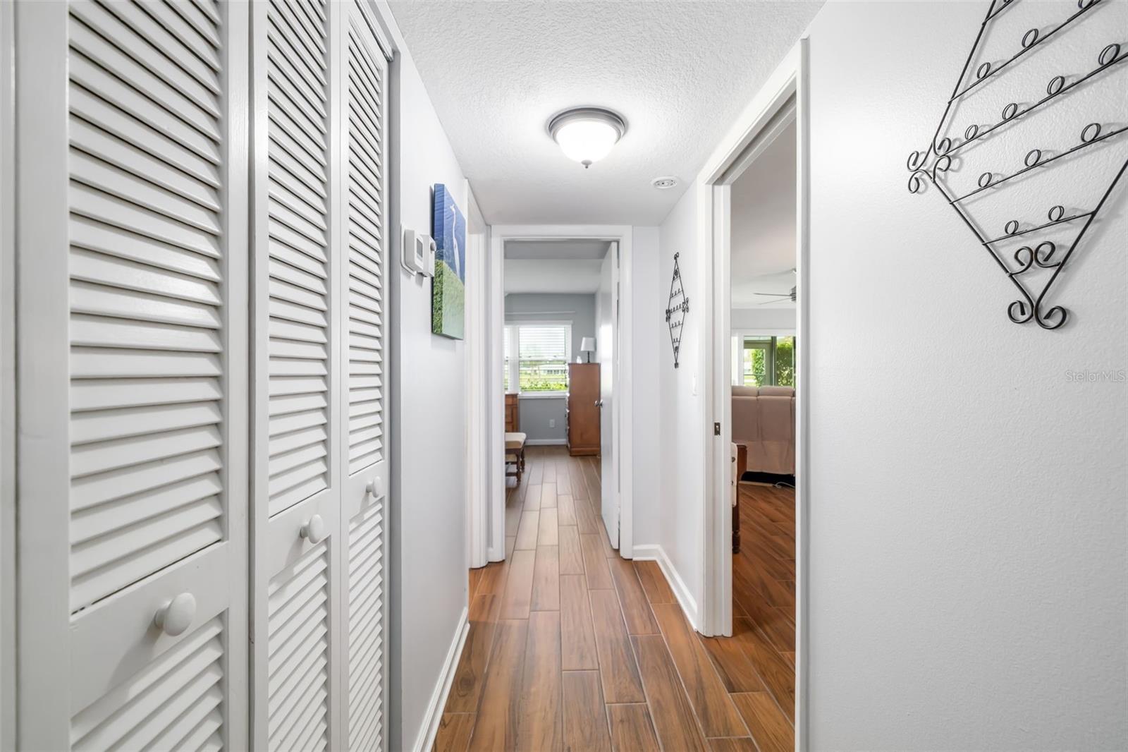 Image 27 of 51 For 6939 Country Club Drive N 161