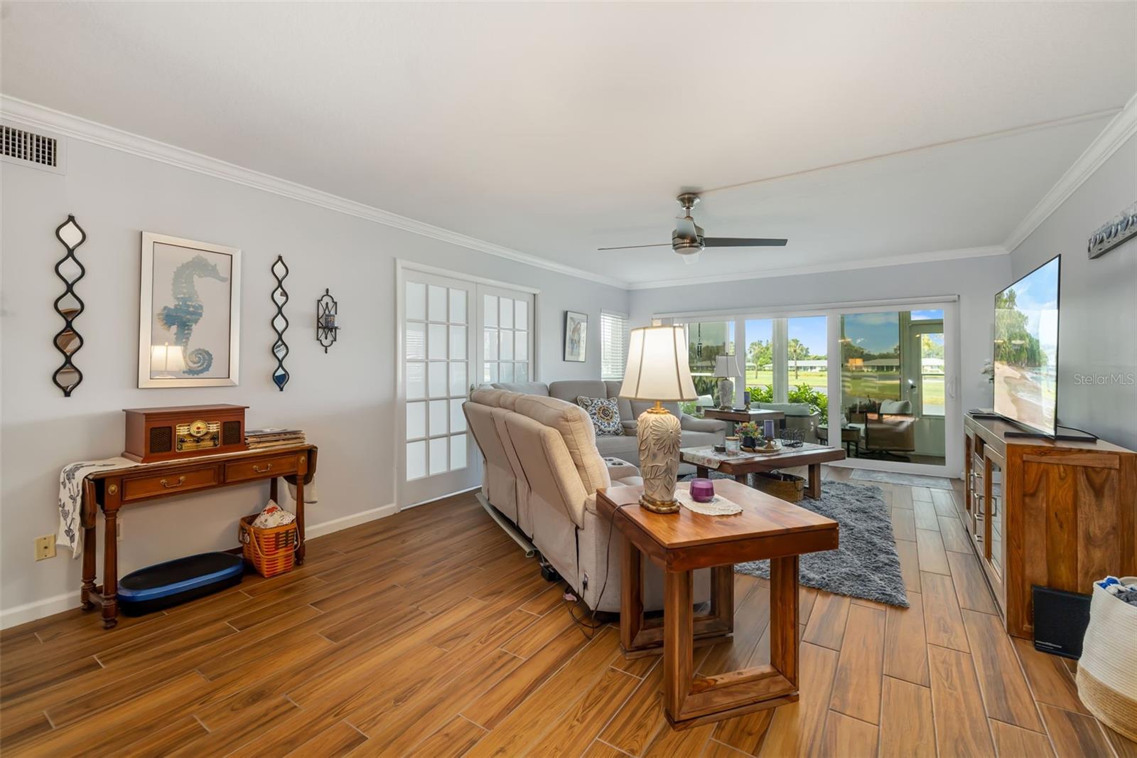 Image 5 of 51 For 6939 Country Club Drive N 161