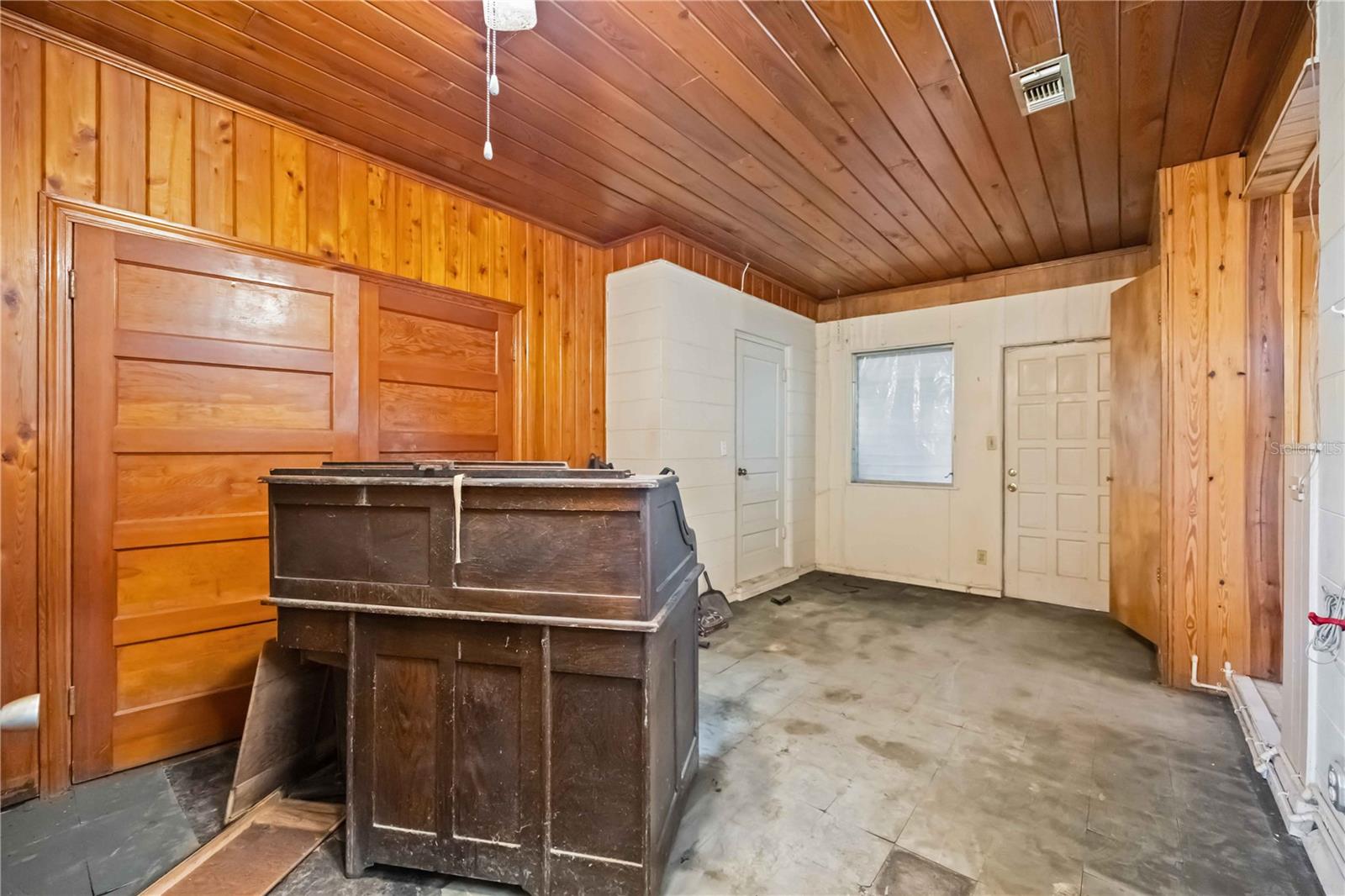 Image 15 of 38 For 1717 8th Street W
