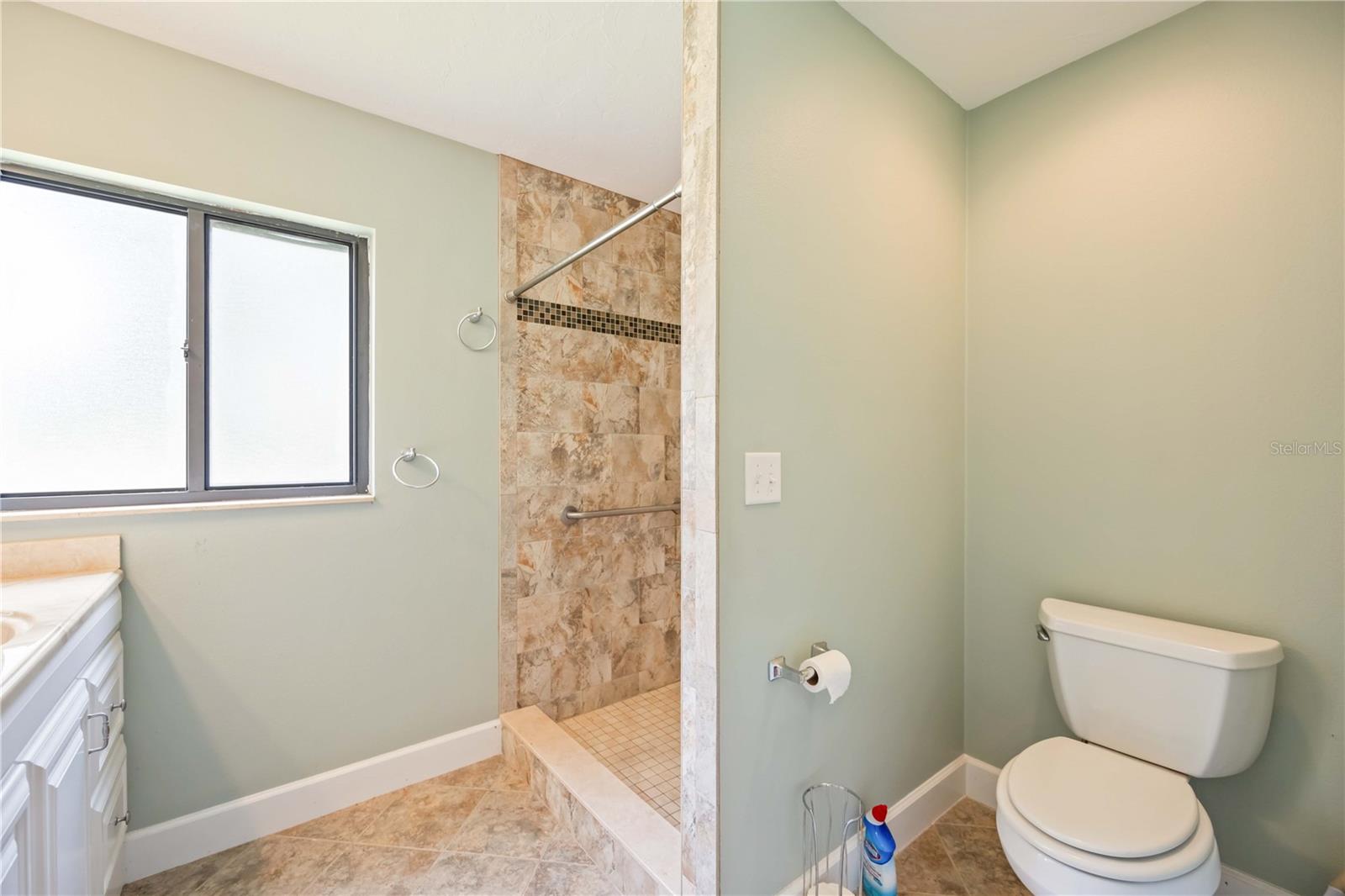Image 22 of 38 For 1717 8th Street W