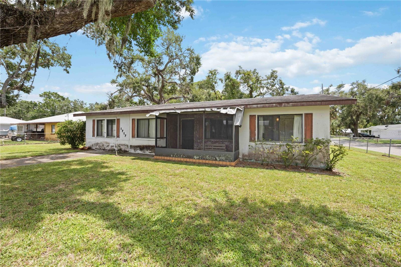 Image 3 of 38 For 1717 8th Street W