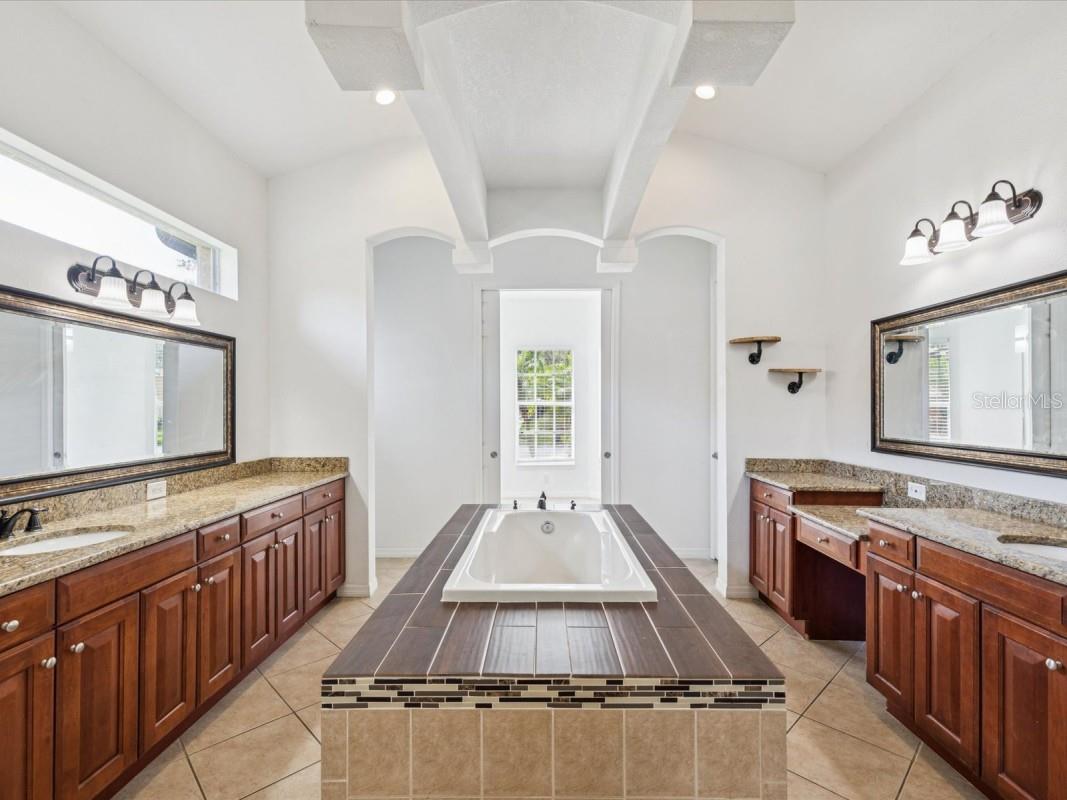 Listing photo id 21 for 20115 Shady Hill Lane