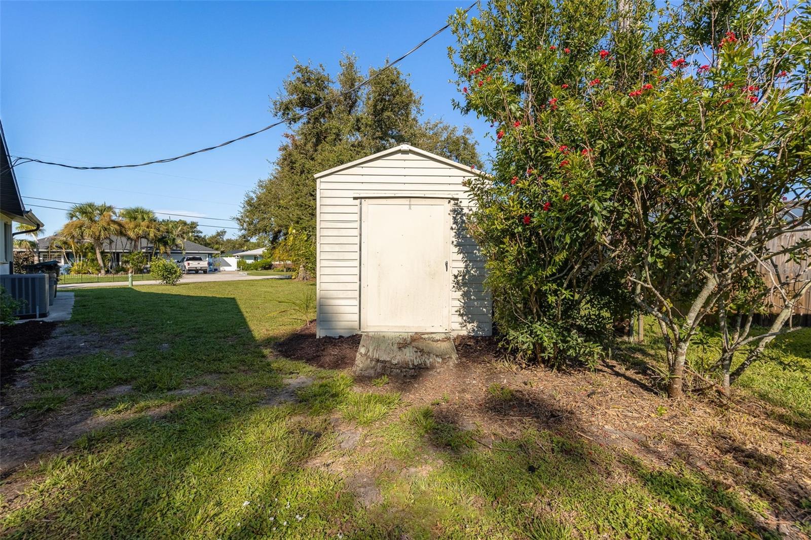 Image 33 of 43 For 1951 Greenlawn Drive