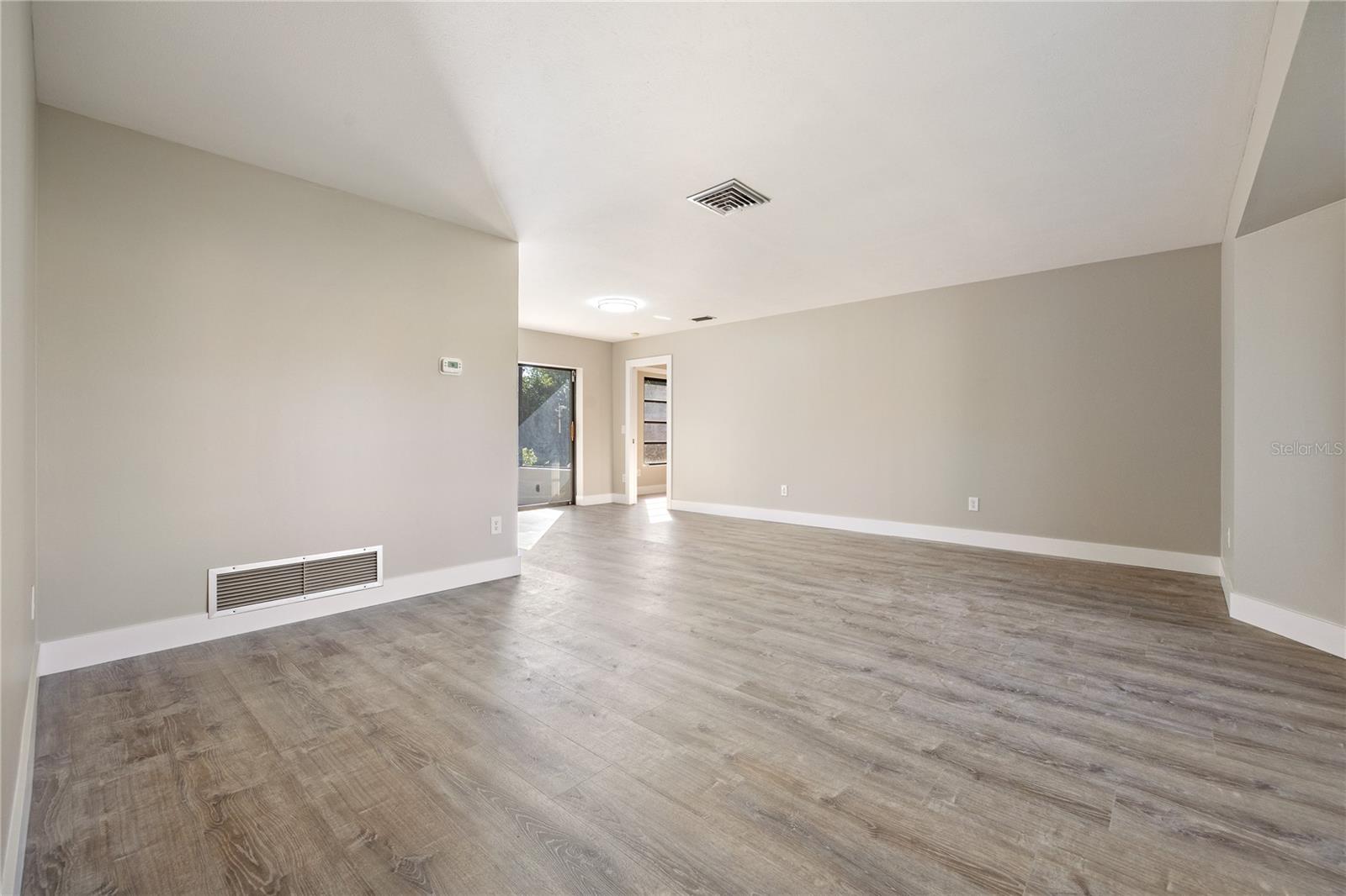 Image 4 of 43 For 1951 Greenlawn Drive