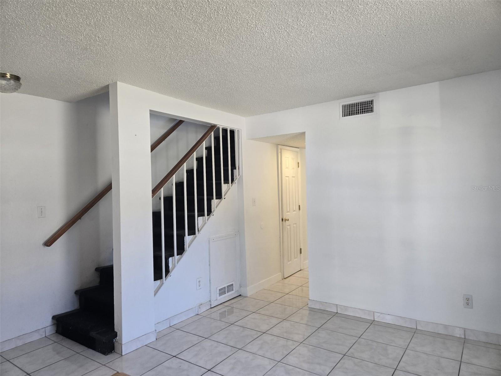 Image 4 of 31 For 210 Amherst Avenue 100