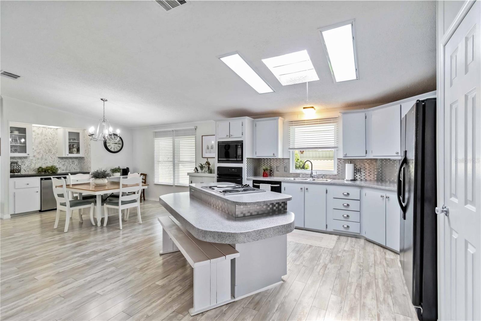 Image 10 of 47 For 8534 Countess Avenue Circle