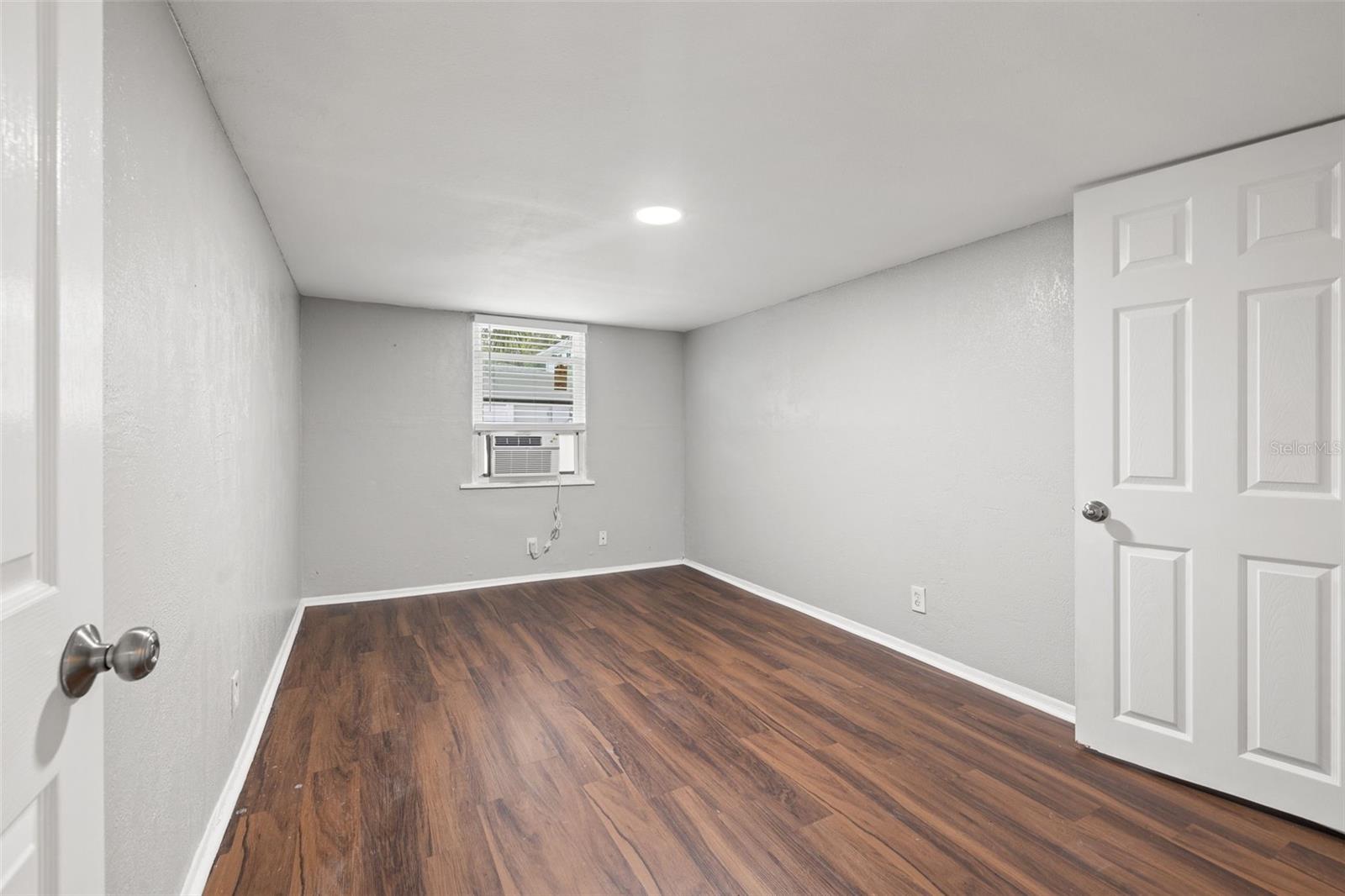 Image 17 of 42 For 1040 19th Avenue N