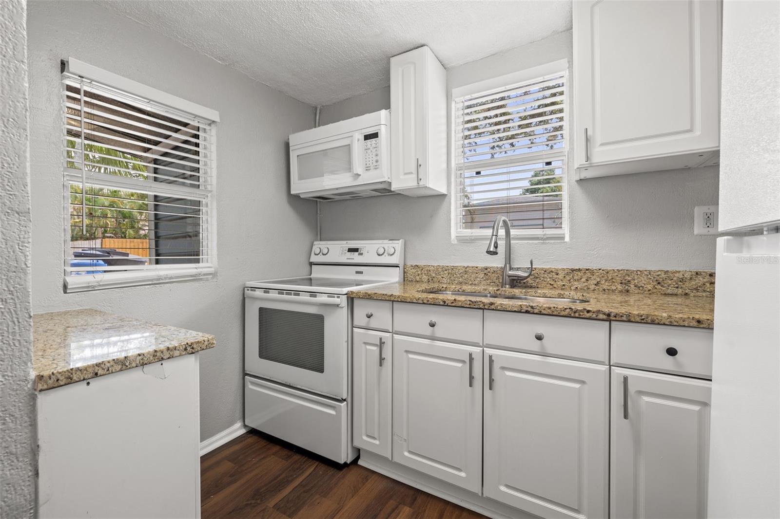 Image 21 of 42 For 1040 19th Avenue N