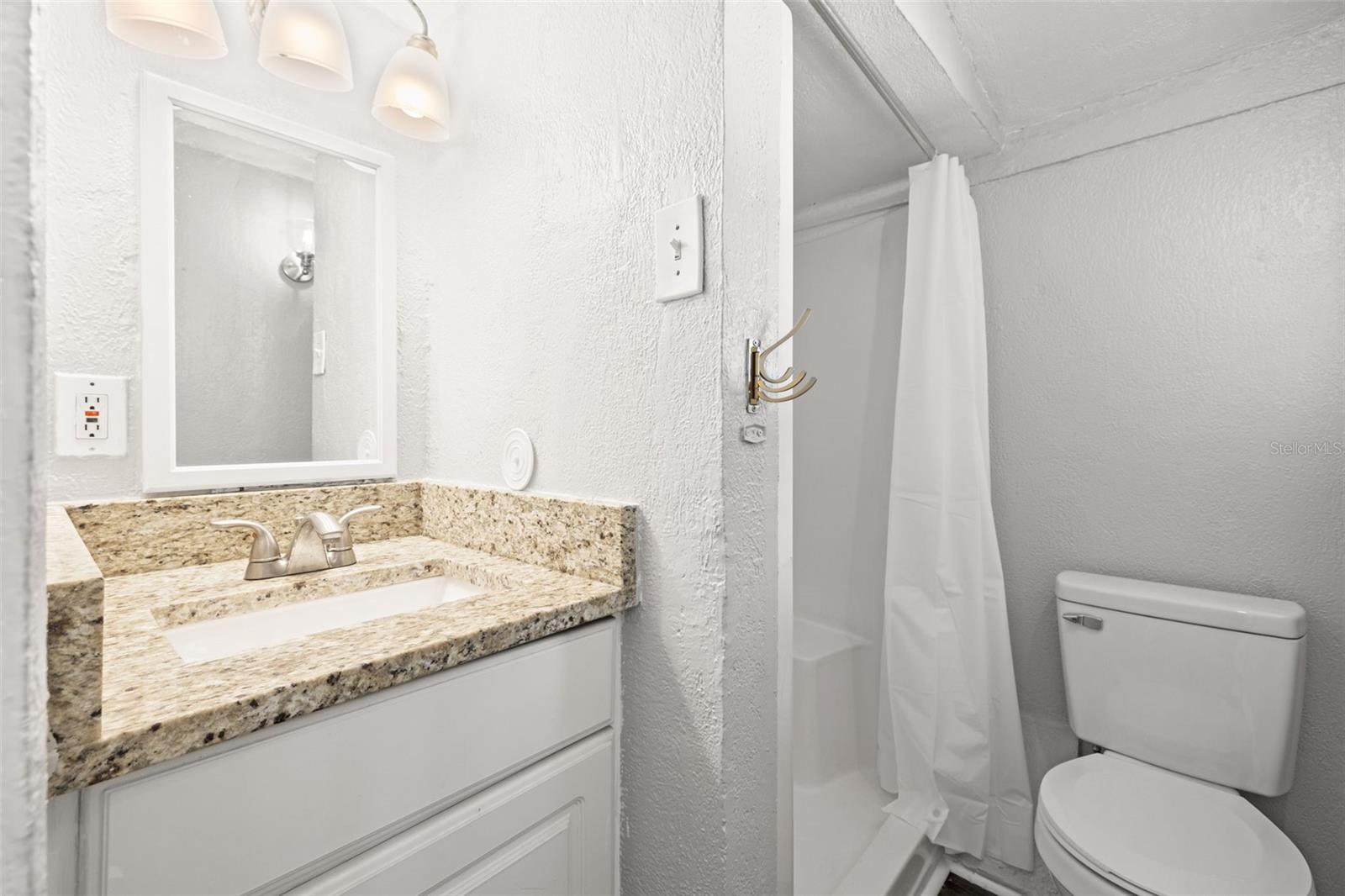 Image 23 of 42 For 1040 19th Avenue N