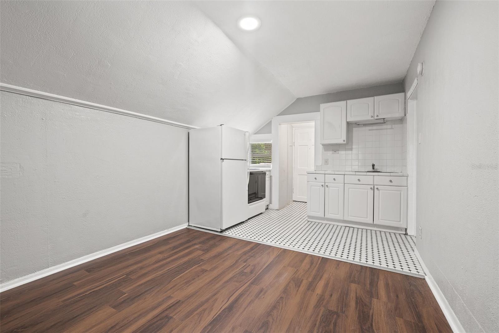 Image 24 of 42 For 1040 19th Avenue N