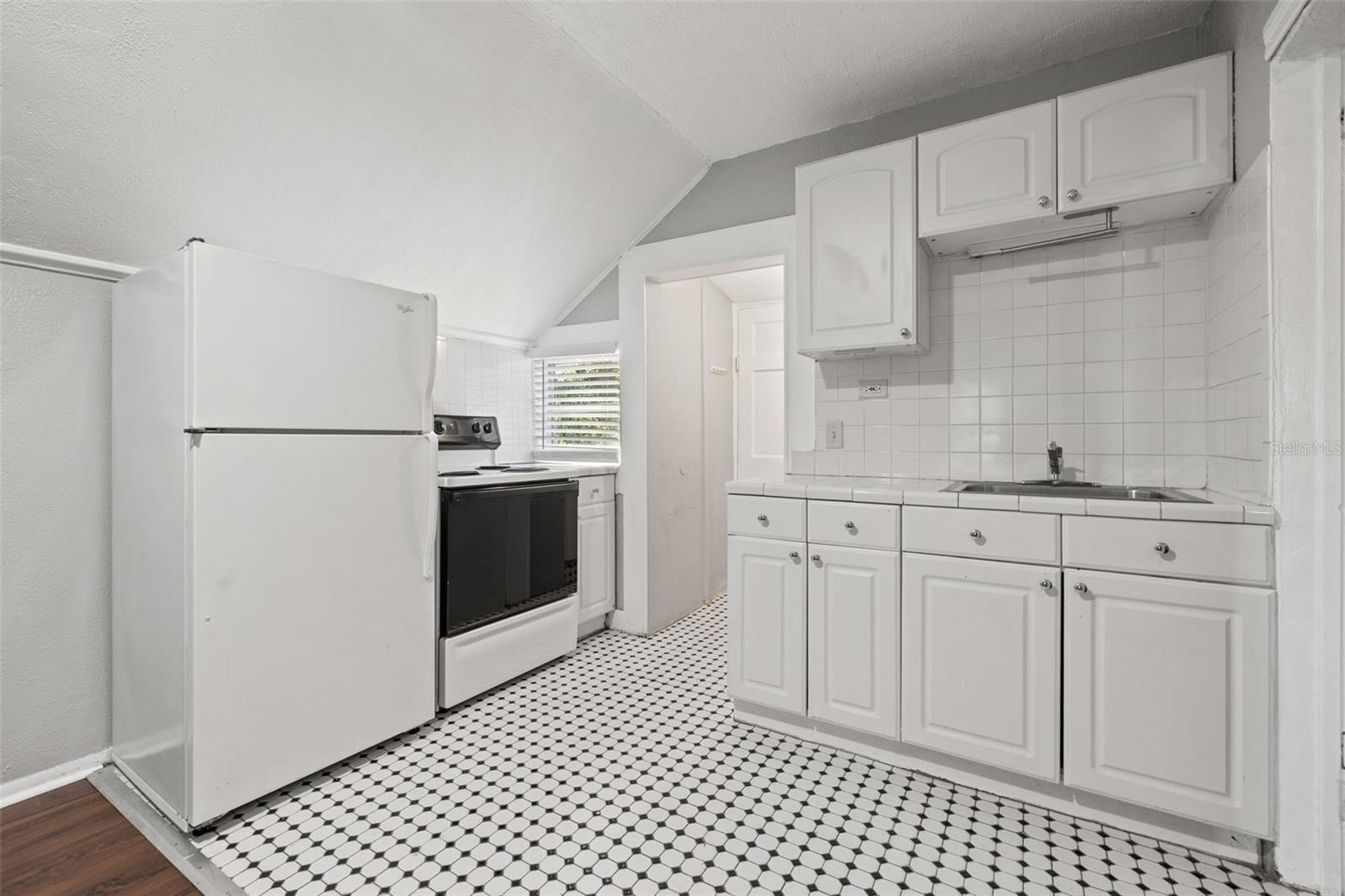 Image 25 of 42 For 1040 19th Avenue N