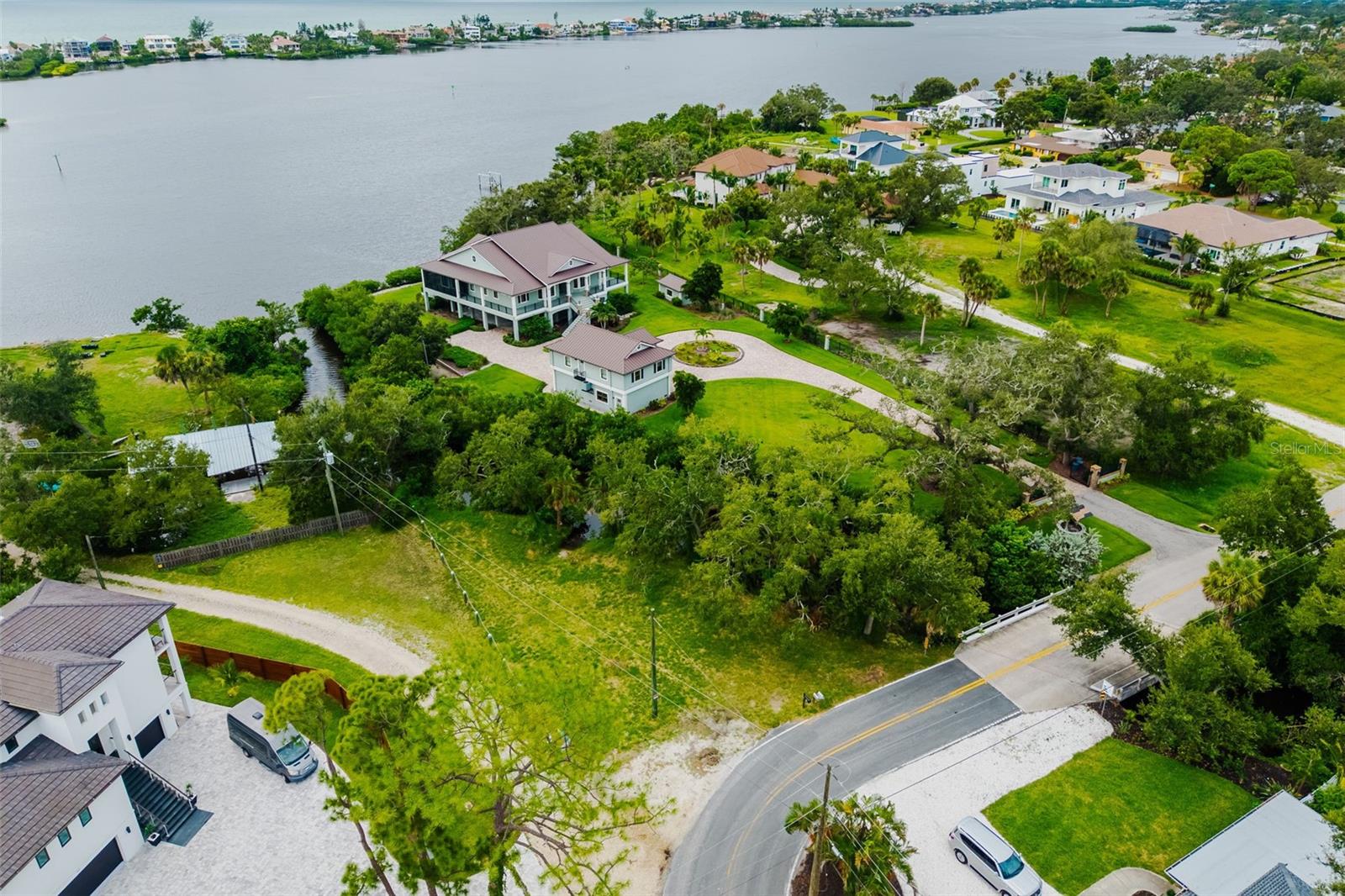 Image 7 of 20 For  Oak Street 