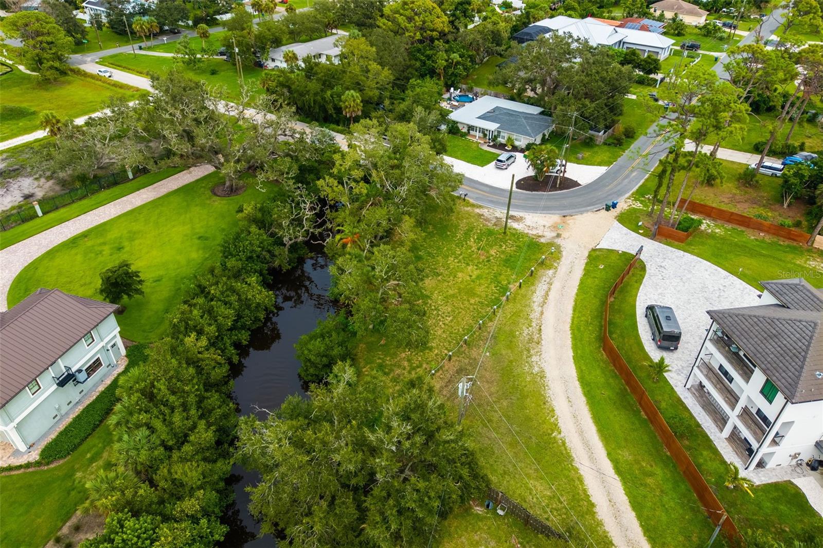 Image 8 of 20 For  Oak Street 