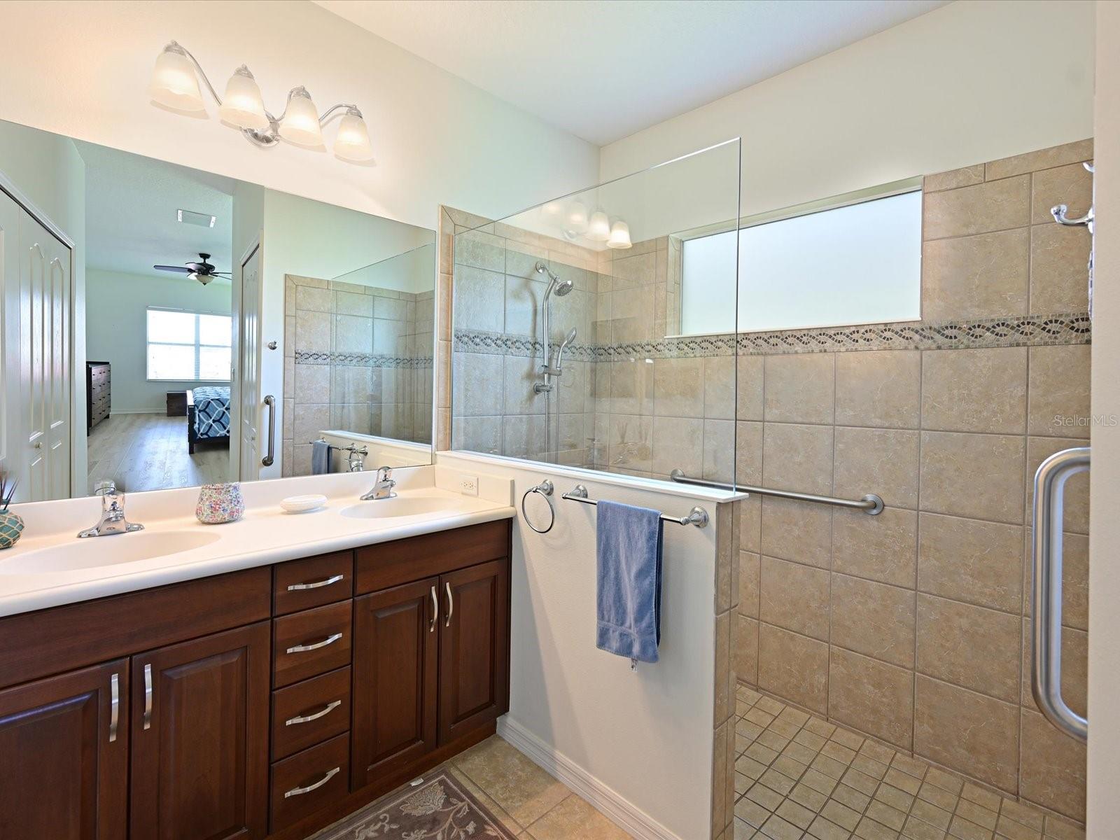 Image 19 of 51 For 11907 Forest Park Circle