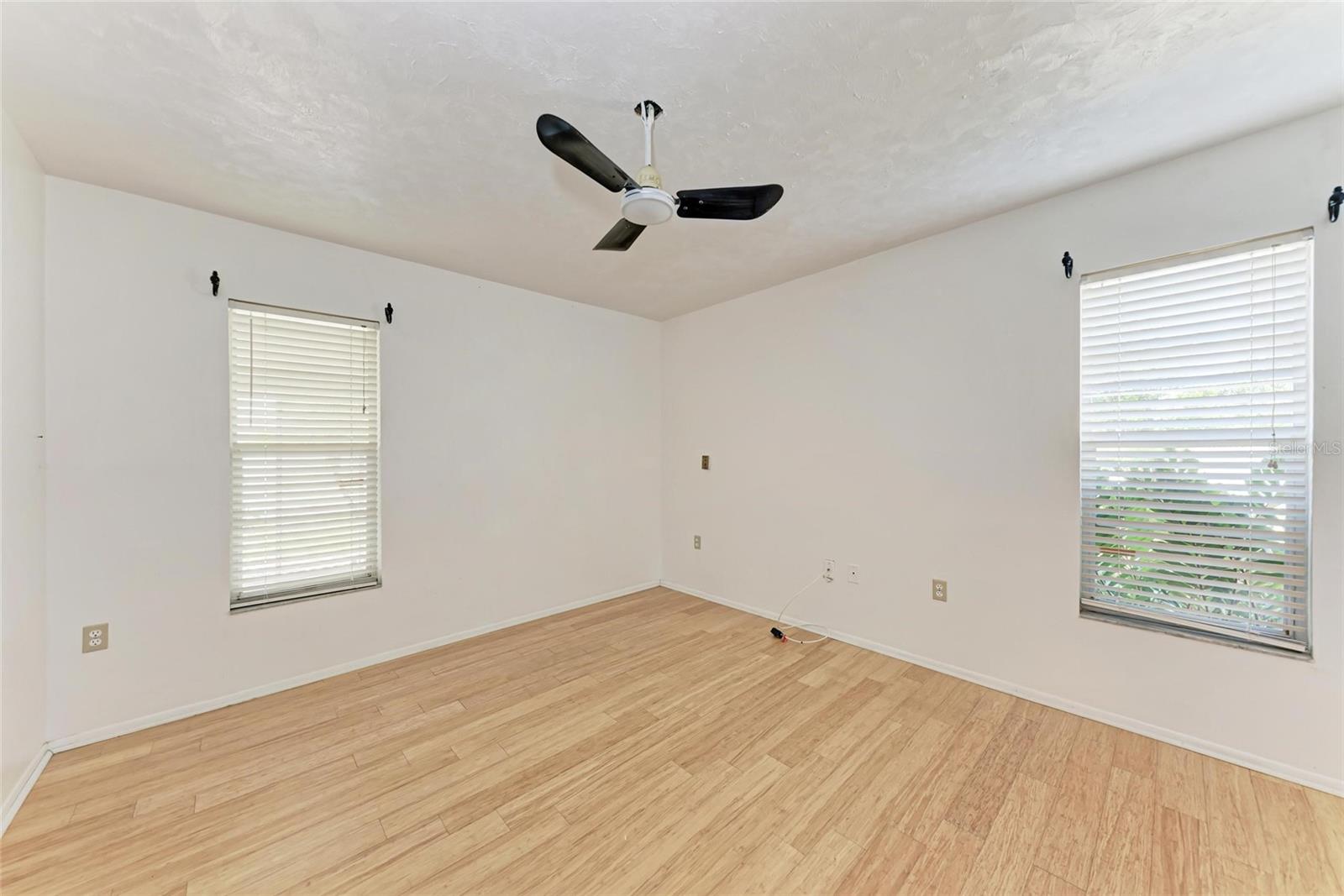 Image 13 of 34 For 7407 14th Avenue W