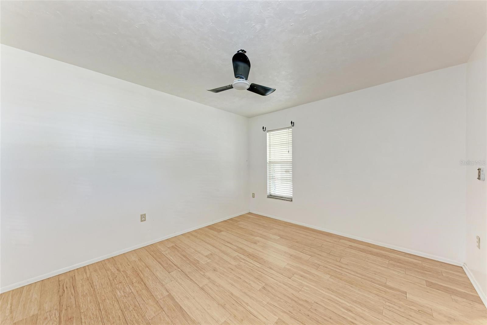 Image 21 of 34 For 7407 14th Avenue W